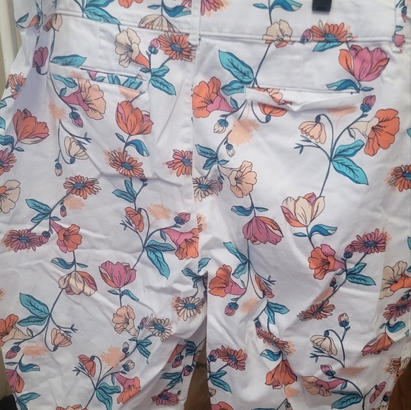St. Johns Bay Size 18 White Floral Print Pockets Ladies Pedal Pushers Capris - Picture 9 of 16